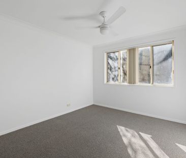 Duplex on quiet street only moments to the Currumbin Beach - Photo 4