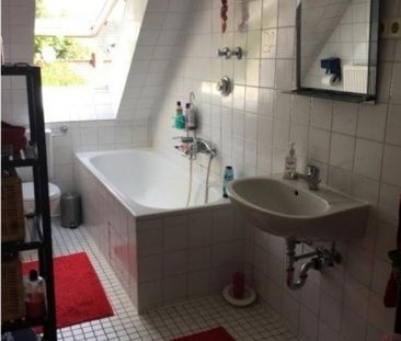 Helle möblierte Wohnung mit Dachterrasse zur Untermiete - Photo 1