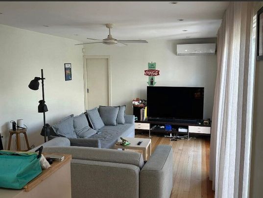 Lilyfield - Photo 1