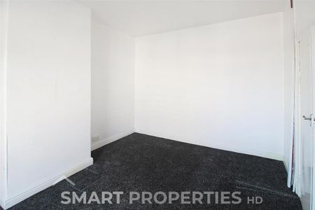 3 bedroom end of terrace house to rent - Photo 2