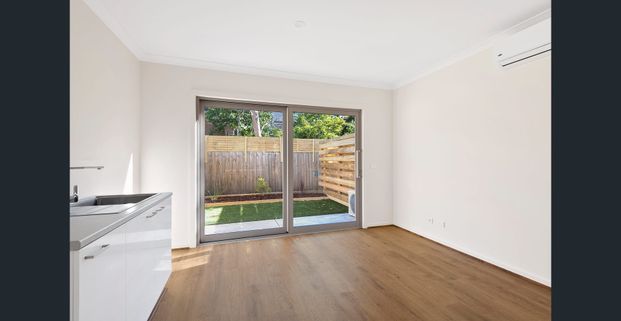 Downstairs rooms with courtyard and water & electricity included - Photo 1