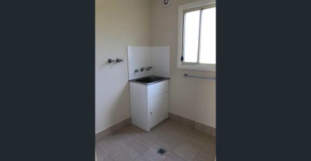 3 bedroom Flat Optional: Large Shed included - Photo 3