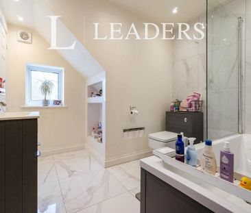 3 bedroom semi-detached house to rent - Photo 4