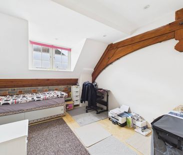 4 bedroom House in Easthampstead Road, Berkshire - Photo 4