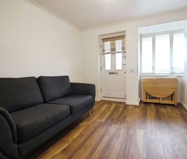 Barnum Court, Swindon, Swindon, SN2 - Photo 6