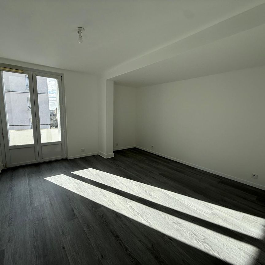 Location Appartement 2 pièces 46m² PARIS 18ème - Photo 1