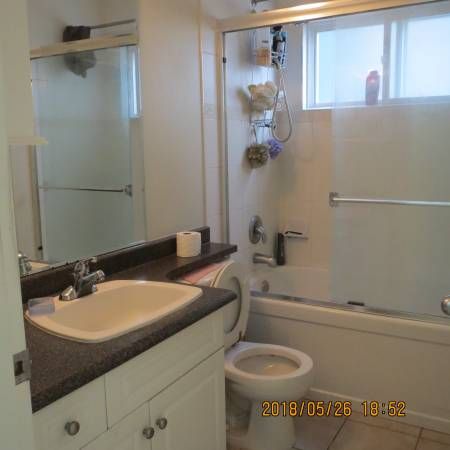 $800 / 1br - fully furnished on main floor, steps to UBC bus, Langara - Photo 4