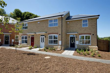 2 bedroom end of terrace house to rent - Photo 3