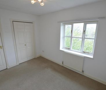 2 bedroom semi-detached house to rent - Photo 4