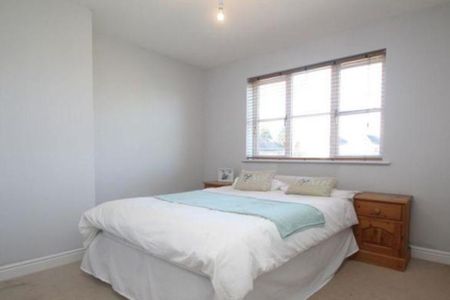 2 bedroom end of terrace house to rent - Photo 2
