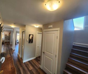 Spacious 3-BR Duplex with Family-Friendly Amenities - Available Nov 01 - Photo 3