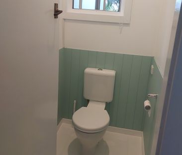 Spacious 4 Bedroom Home - Photo 5