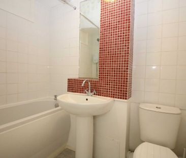 2 bed Flat for rent - Photo 6