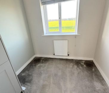 4 bedroom semi-detached house to rent - Photo 6