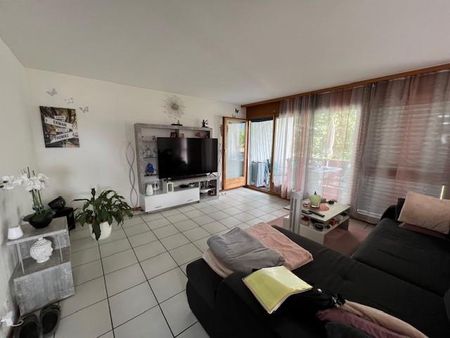 Spacieux appartement partiellement rénové de 4.5 pièces au 1er étage - Foto 3