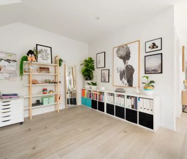 Large Modern Home In Great Richmond location - Photo 2