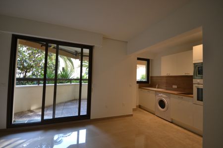 Location Appartement 3 pièces 68m² NICE 06000 - Photo 4