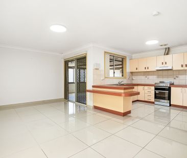 Spacious 4-Bedroom Family Home with a Spacious Sunroom & Large Outd... - Photo 2