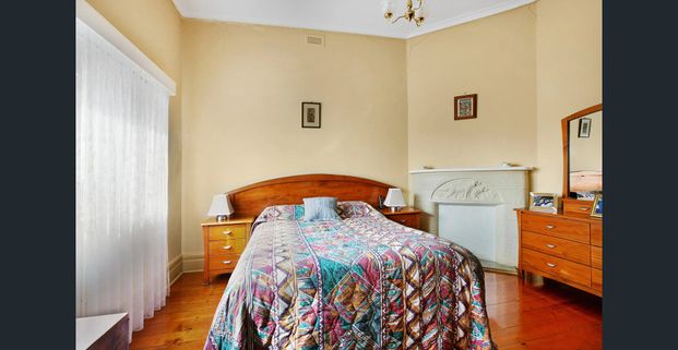 Spacious family home in a sought-after Preston pocket - gardener included - Photo 1