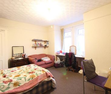 5 bedroom end of terrace house to rent - Photo 3