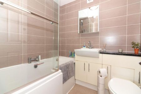 2 bedroom flat to rent - Photo 2