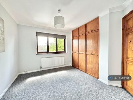 4 bedroom detached house to rent - Photo 5