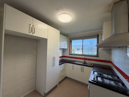 Low Maintenance 2 Bedroom Flat.... - Photo 5