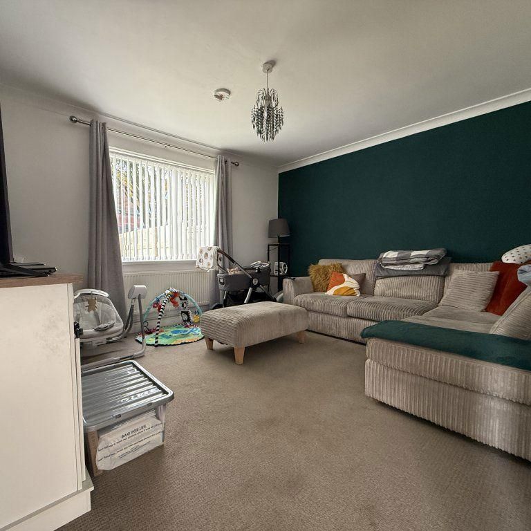 3 bedroom semi-detached house to rent - Photo 1
