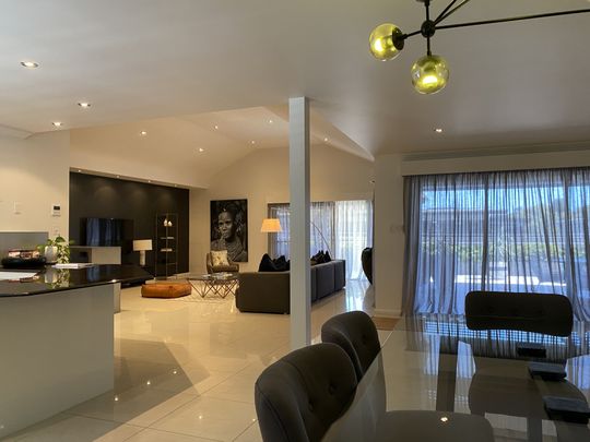 Glamourous rooftop penthouse - Photo 1