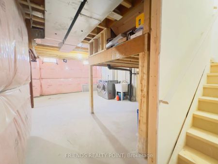 Condo Townhouse For Lease | E9233655 - Photo 5