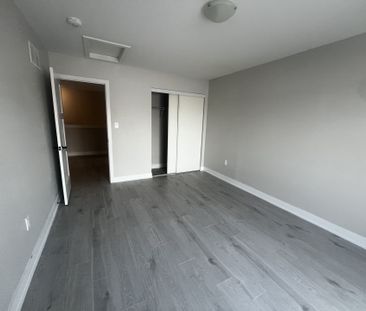 For Lease - 230 Prince William Way, Barrie, Ontario - Photo 1