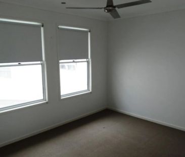 Family Home in the Beautiful Town of Seaside - Photo 3