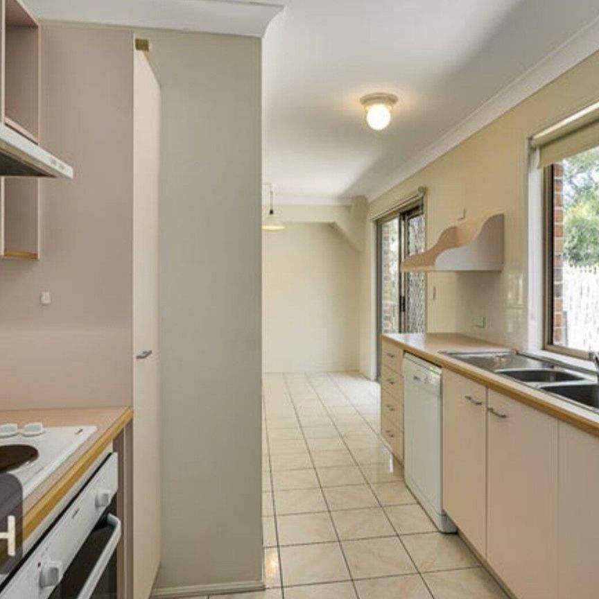 Herston - Photo 1