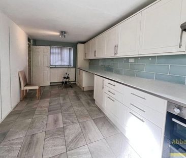 Elmgreen, Basildon - Photo 3