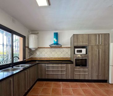 5 room luxury Villa for rent in Alhaurín de la Torre, Spain - Photo 6