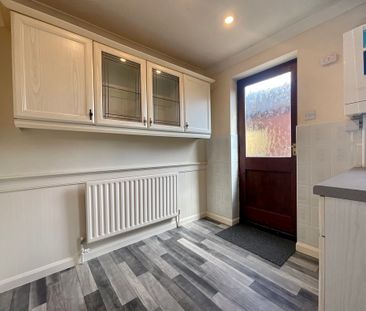 2 bedroom Semi-Detached House to let - Photo 4