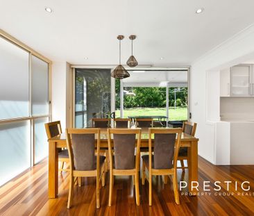 STUNNING FIVE-BEDROOM FAMILY HOME WITH VERSATILE SIXTH BEDROOM OPTION! - Photo 4