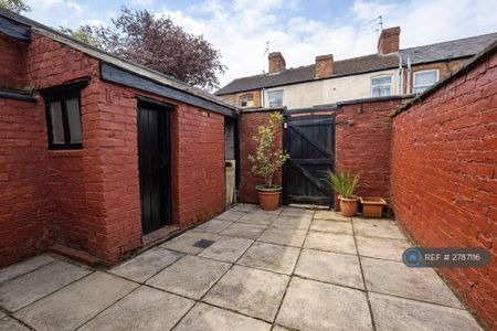 2 bedroom terraced house to rent - Photo 5