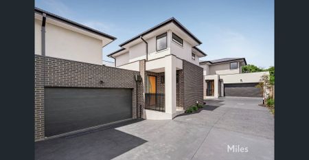 BRAND NEW TOWNHOUSE! - Photo 4