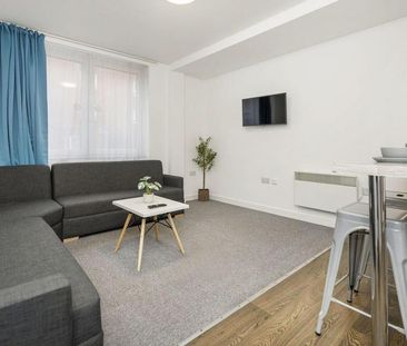 1 bedroom in a flat share to rent - Photo 4