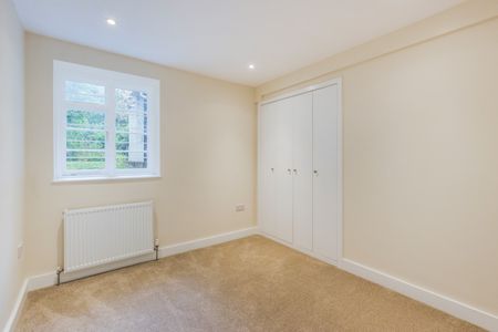 Spencer Park, London, SW18 2SX - Photo 2