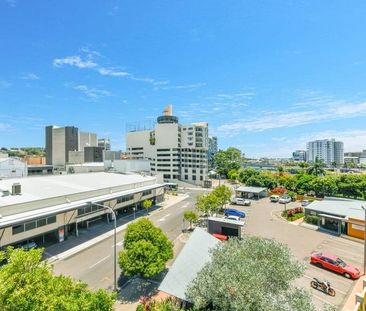 Modern 3-Bedroom, 2-Bathroom Unit in a Prime City Position! - Photo 2