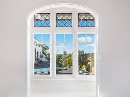 Oversized Apartment In The Heart Of Mosman Village - Photo 2