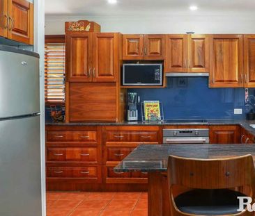 FAMILY HOME WITH STUDIO & WATERVIEWS! - Photo 1