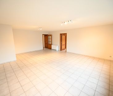 VOLLEDIG VERNIEUWD & RUIM (106m²) appartement - Foto 6