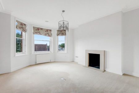 3 Bedroom Apartment To Let - Photo 2