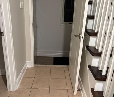 For Lease - 6064 Coxswain Crescent, Mississauga, Ontario - Photo 3