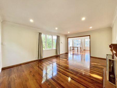 7 Bedroom Home in Karori - Photo 2