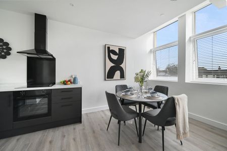 Peterborough - Photo 3