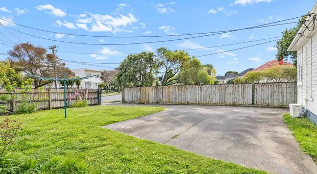 Fresh, Easy-Care Living in Avondale - Photo 1